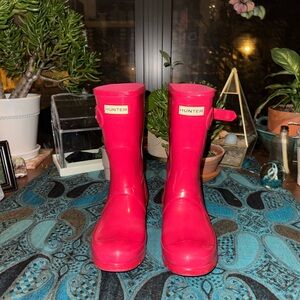 Women’s size 6 Hunter Pink Waterproof Boots